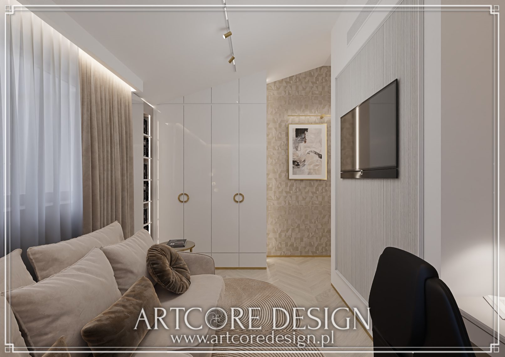 Przytulny pokój z beżową kanapą, białą szafą z złotymi uchwytami i telewizorem na ścianie.