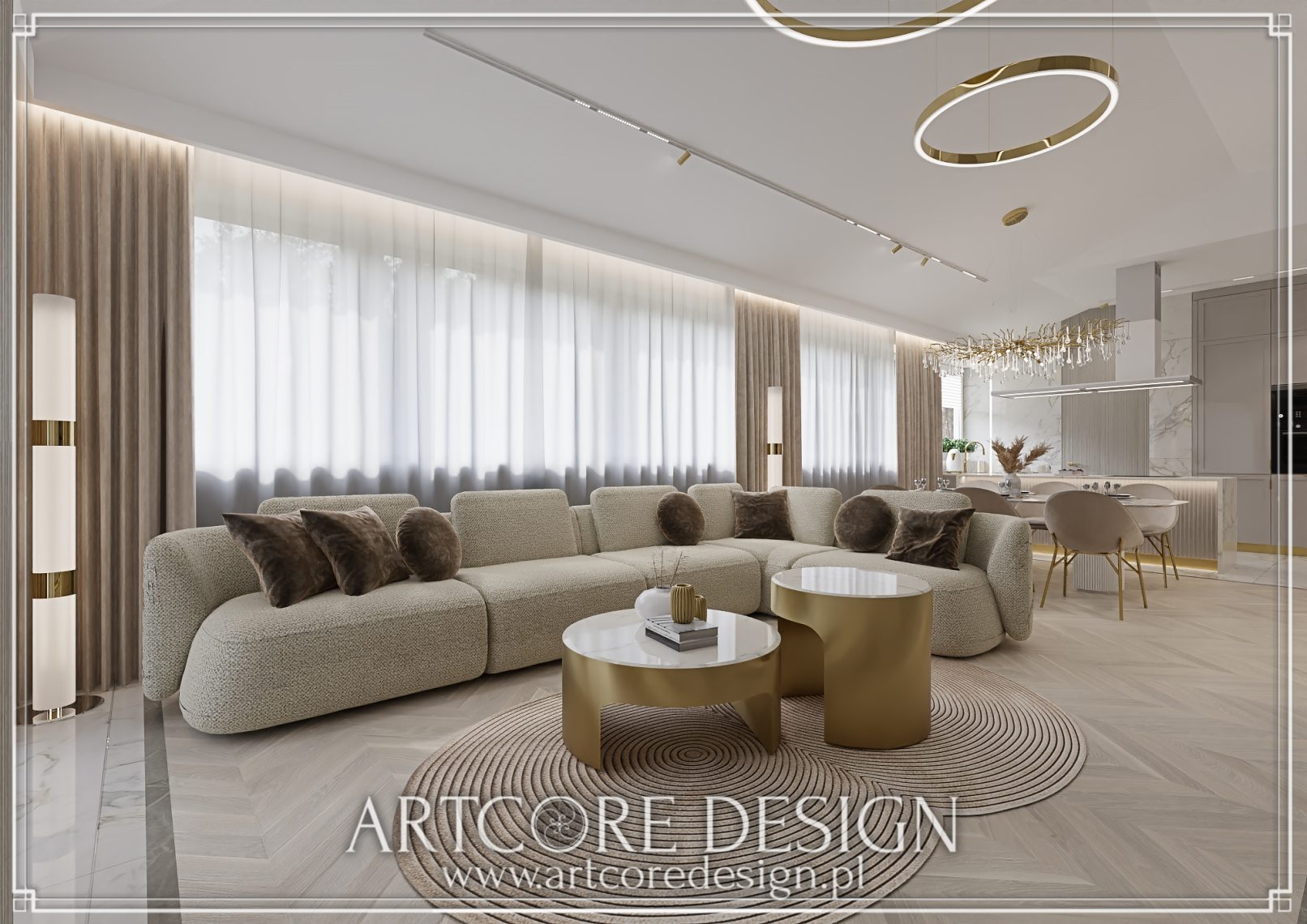 Nowoczesny salon z dużą sofą, złotymi stolikami i jasnym wystrojem.