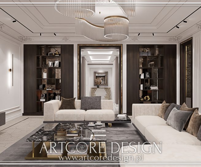 Nowoczesny salon w klasycznym stylu z jasną sofą, marmurowym stolikiem i dekoracyjnym oświetleniem sufitowym.