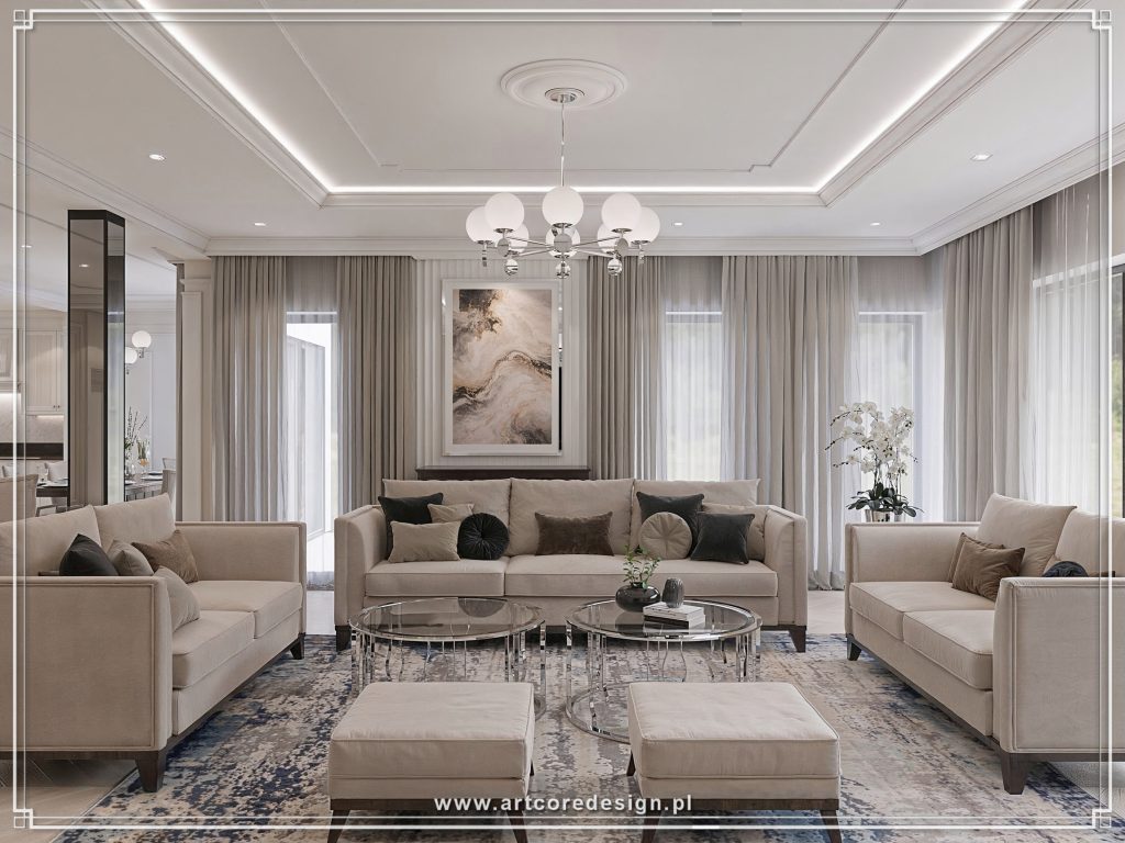 Luksusowy salon z jasną zabudową, sztukaterią i chromowanymi stolikami – projekt wnętrza domu