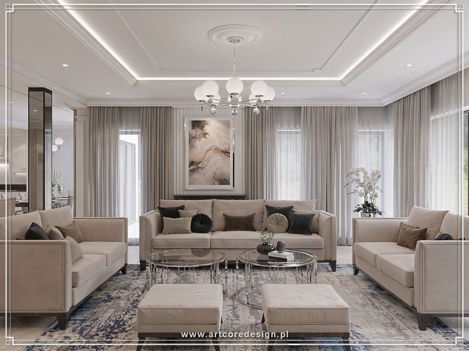 Luksusowy salon z jasną zabudową, sztukaterią i chromowanymi stolikami – projekt wnętrza domu