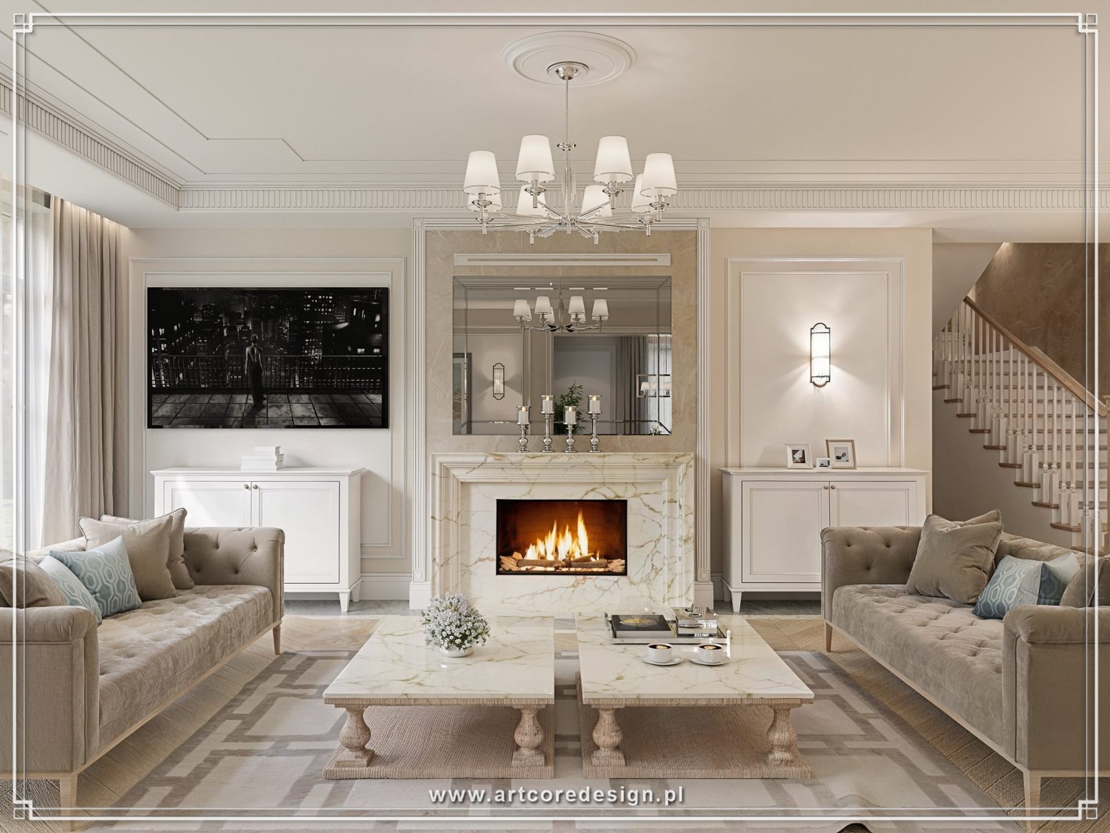 Klasyczny salon z marmurowym kominkiem, symetrycznym układem sof oraz elegancką sztukaterią ścienną i sufitową.