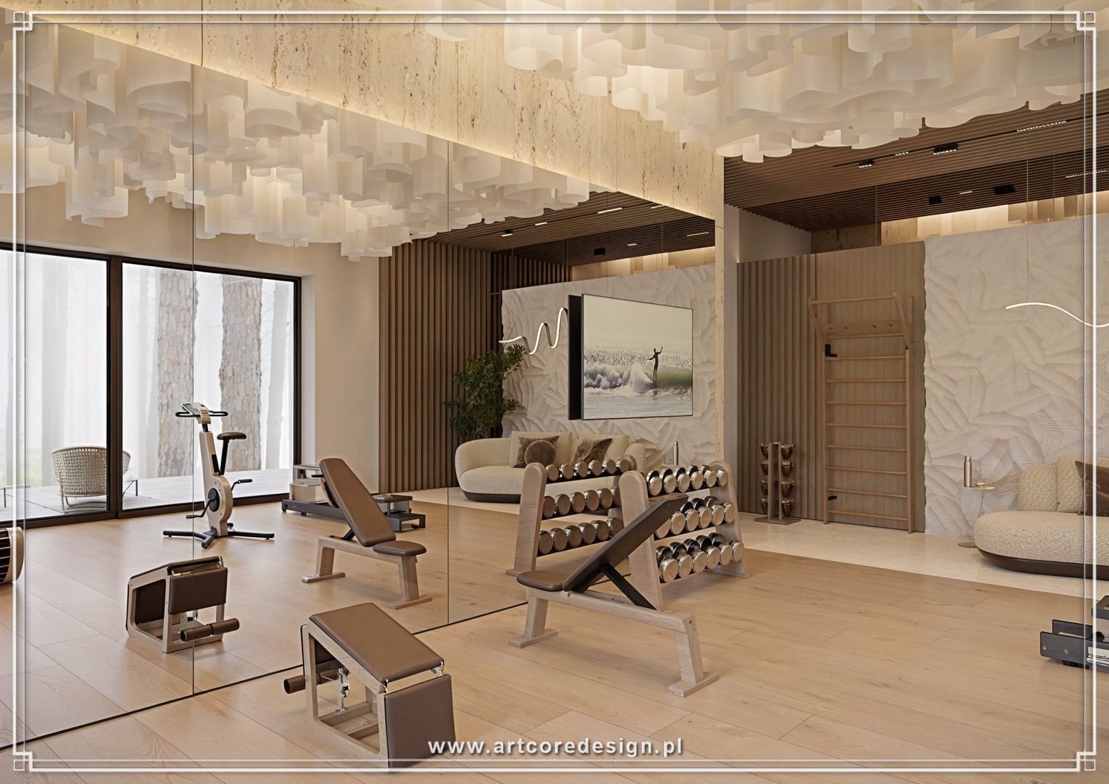 Projekt strefy wellness w domu prywatnym wykonany przez pracownię architektury wnętrz, z lustrzaną ścianą, zabudową drewnianą oraz wydzieloną przestrzenią do ćwiczeń. Nowoczesne wnętrze łączy funkcjonalność z eleganckim designem i naturalnymi materiałami.