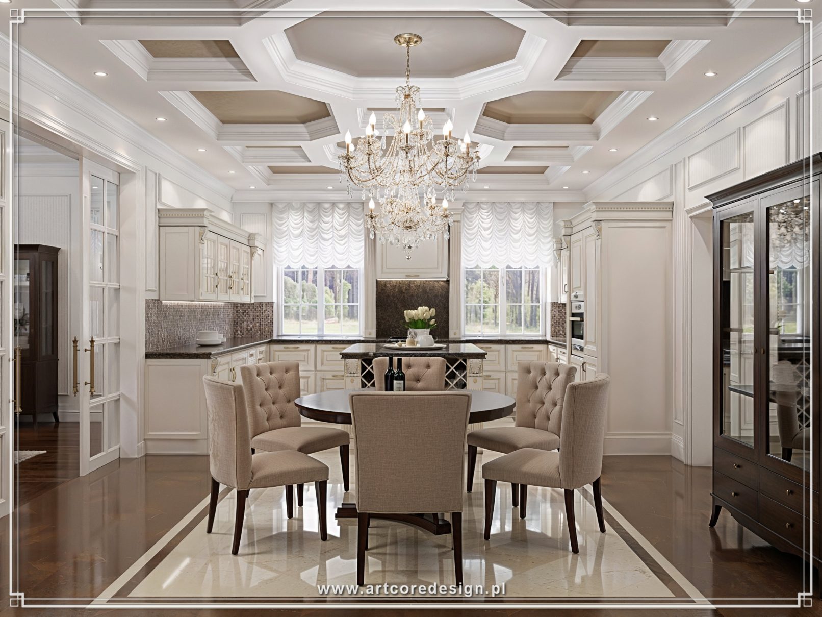 Luksusowy salon w stylu klasycznym z marmurowym kominkiem, kryształowym żyrandolem i symetrycznym układem eleganckich mebli.